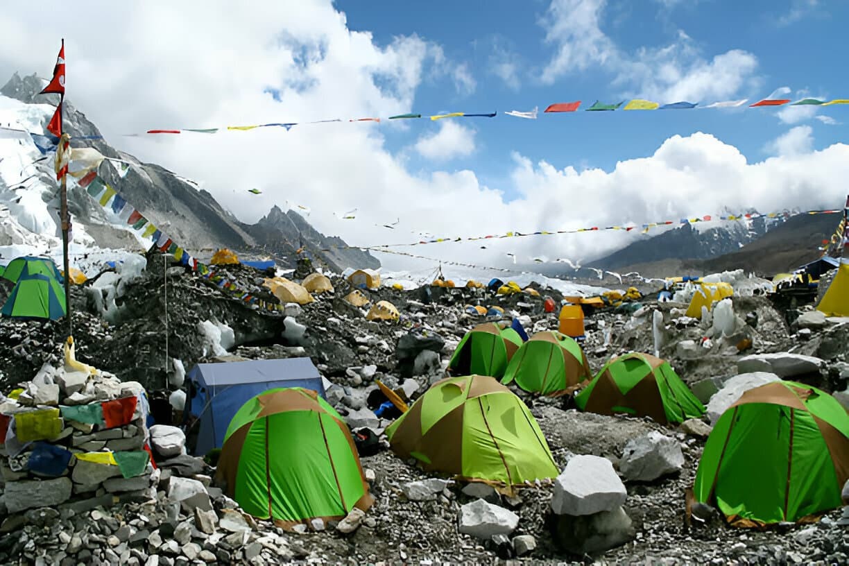 Everest-Base-Camp-April